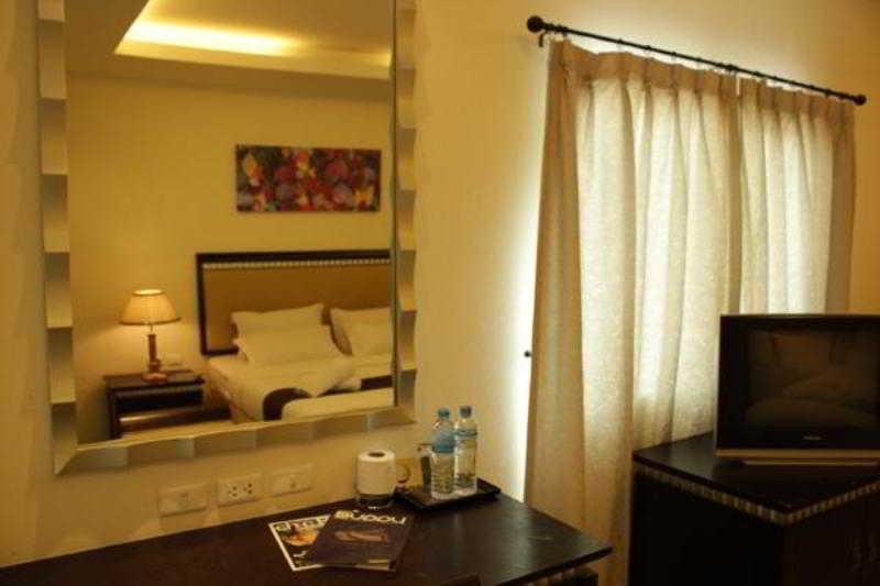 Yes O'Tel Pattaya By Benya Hotel Exterior photo