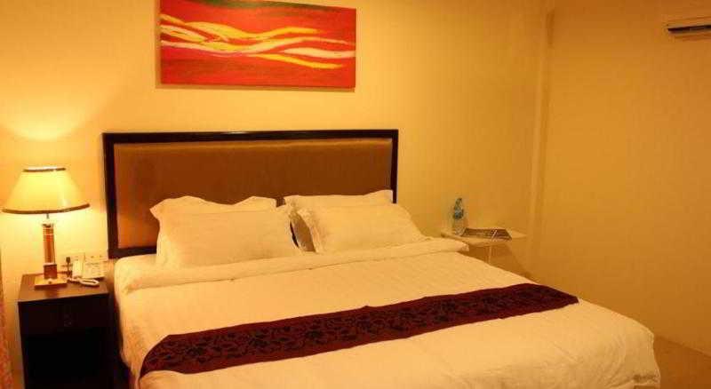 Yes O'Tel Pattaya By Benya Hotel Exterior photo