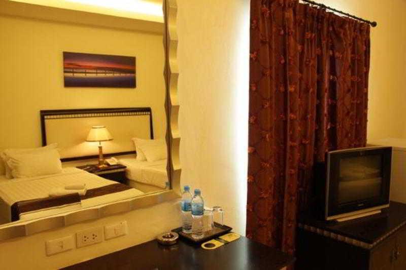 Yes O'Tel Pattaya By Benya Hotel Exterior photo