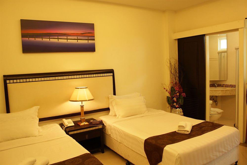Yes O'Tel Pattaya By Benya Hotel Exterior photo
