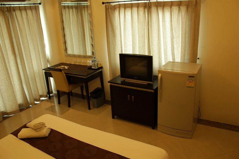 Yes O'Tel Pattaya By Benya Hotel Exterior photo