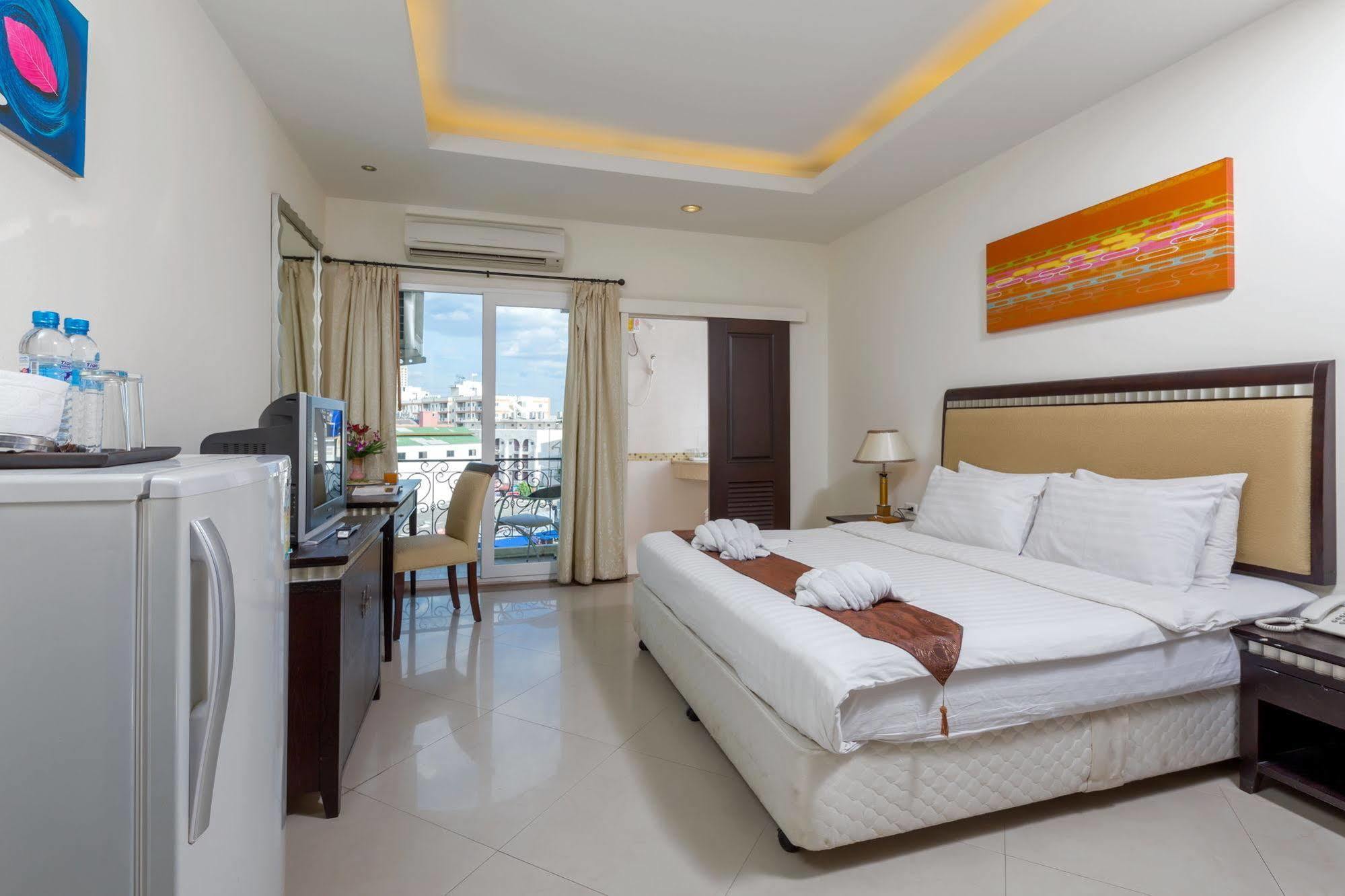 Yes O'Tel Pattaya By Benya Hotel Exterior photo