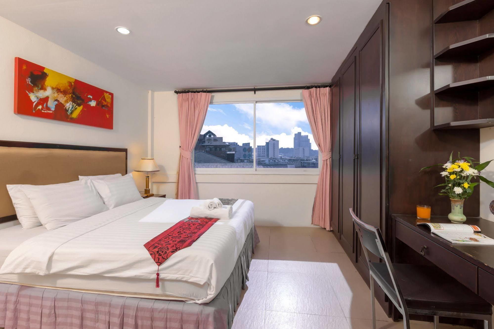 Yes O'Tel Pattaya By Benya Hotel Exterior photo