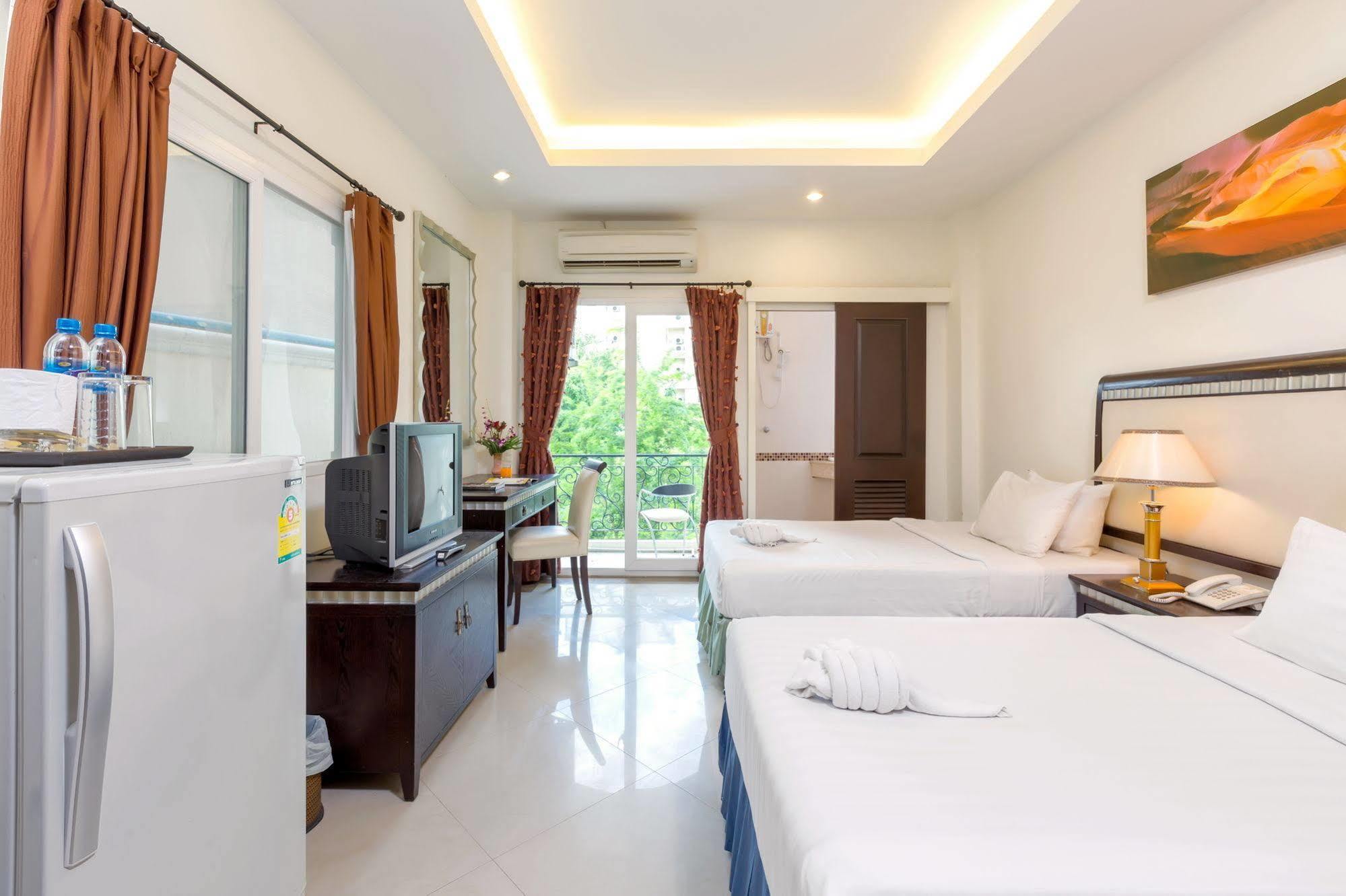 Yes O'Tel Pattaya By Benya Hotel Exterior photo