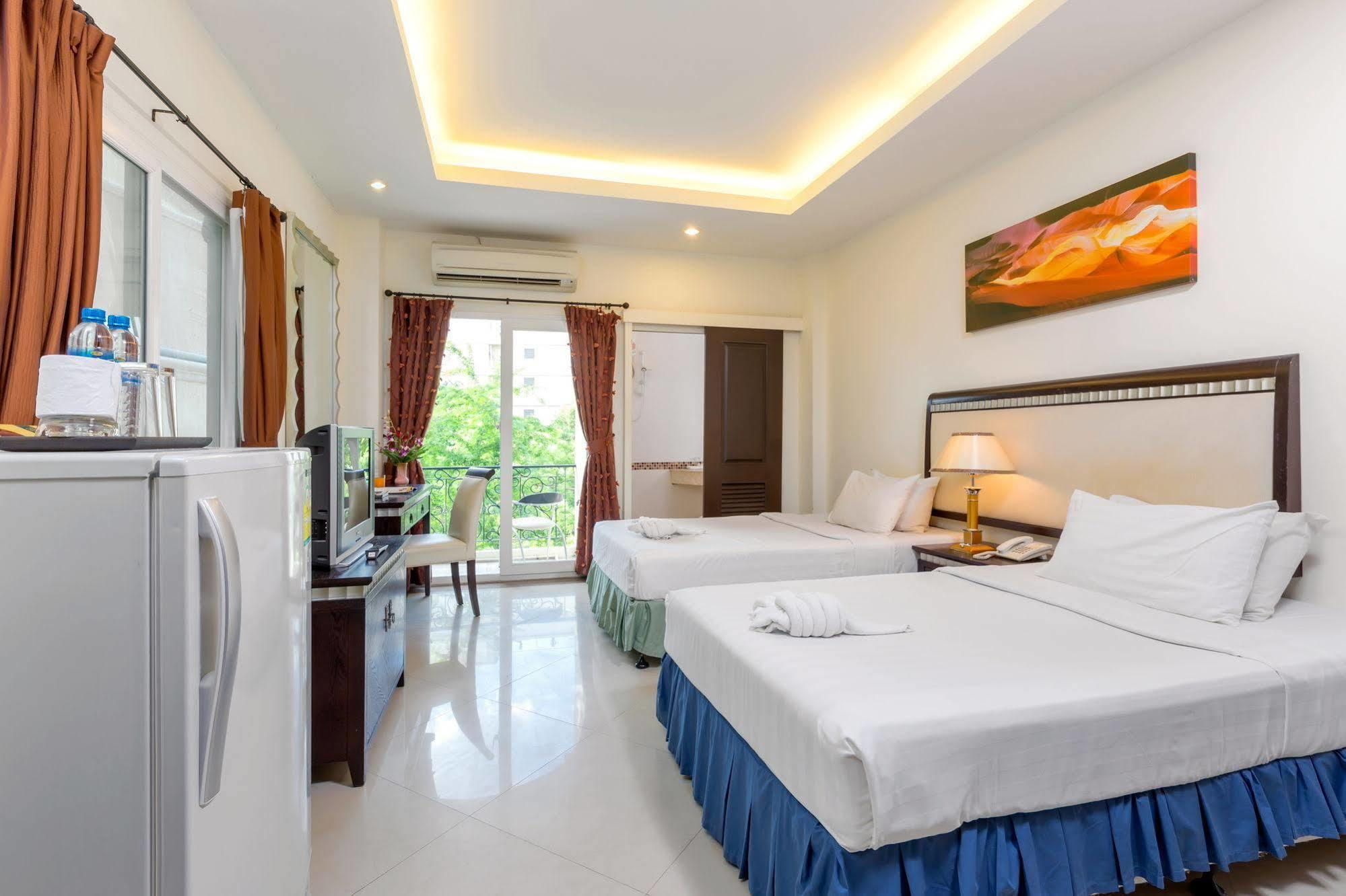 Yes O'Tel Pattaya By Benya Hotel Exterior photo