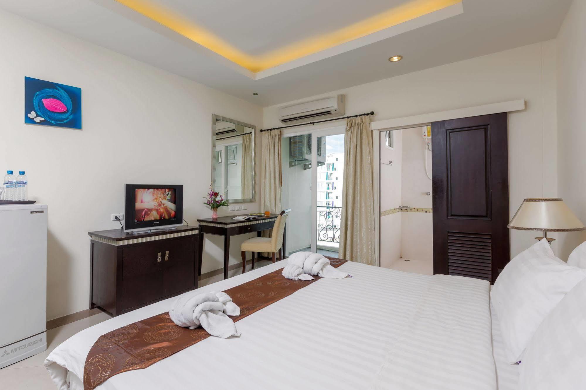 Yes O'Tel Pattaya By Benya Hotel Exterior photo
