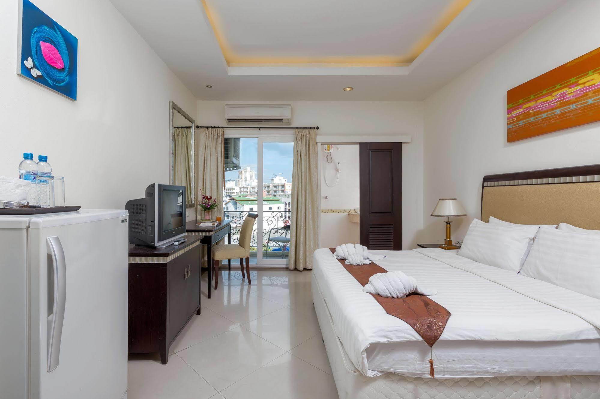 Yes O'Tel Pattaya By Benya Hotel Exterior photo