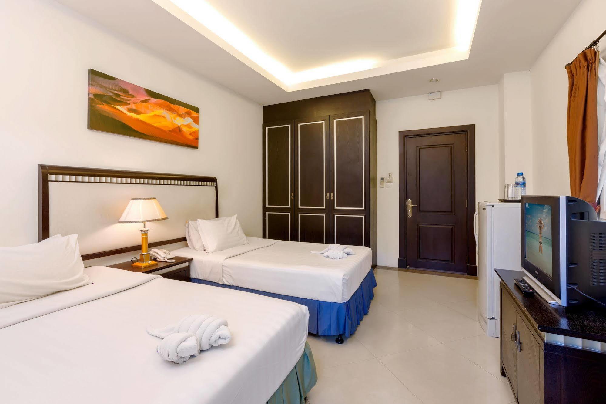 Yes O'Tel Pattaya By Benya Hotel Exterior photo