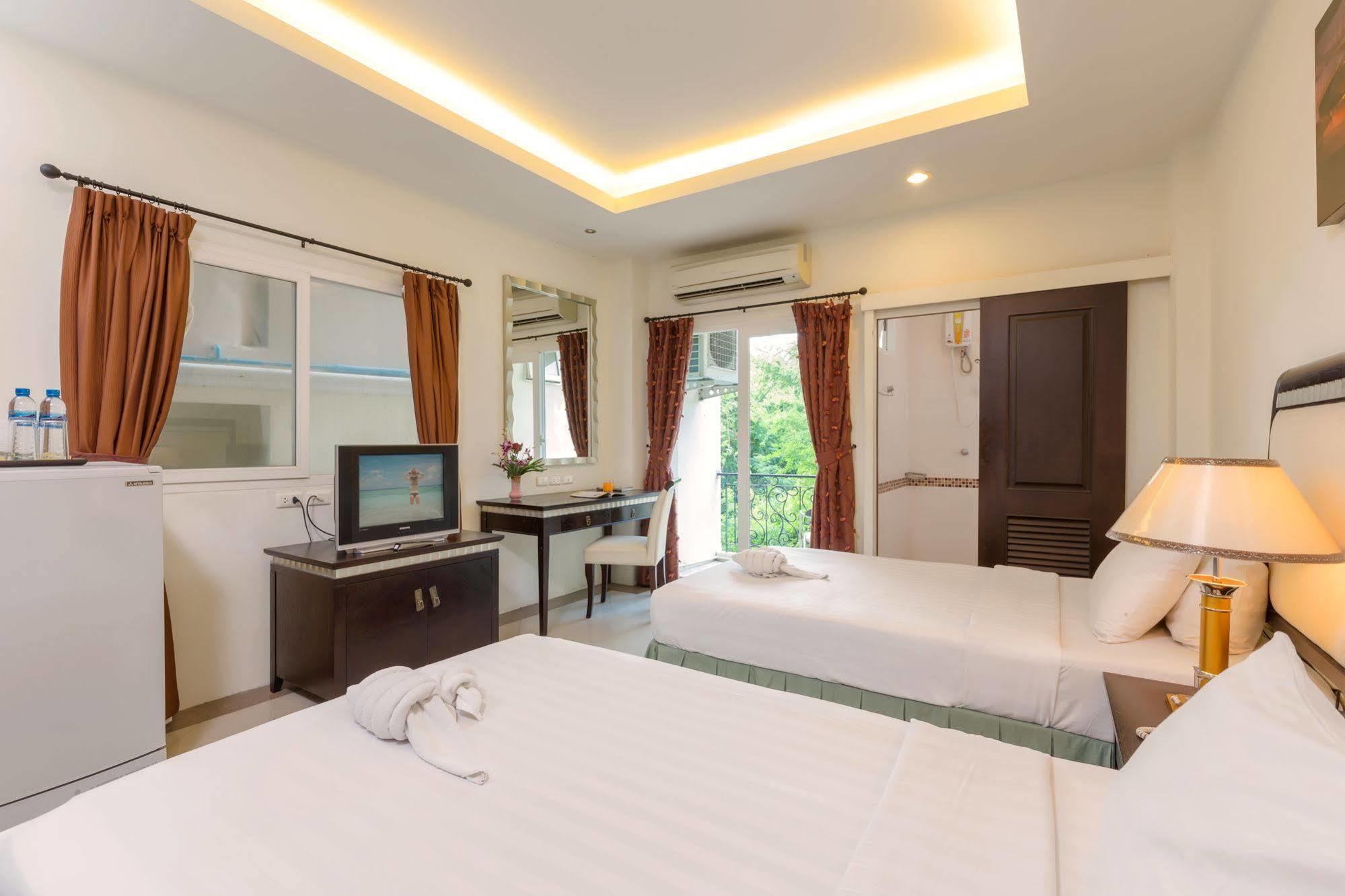 Yes O'Tel Pattaya By Benya Hotel Exterior photo